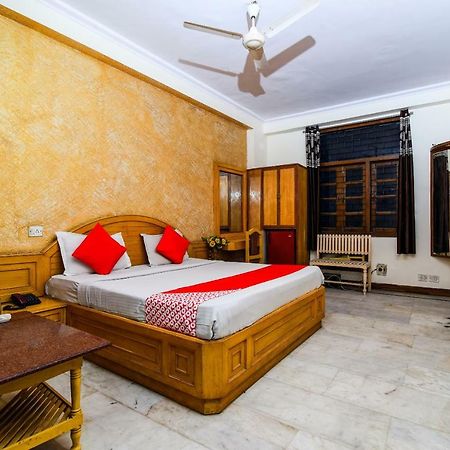 Rahul Palace By Golden Tree Near Metro Station And Ajmal Khan Market نيودلهي المظهر الخارجي الصورة