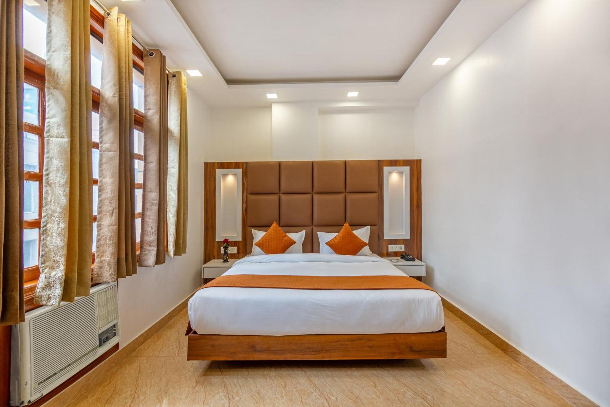 Rahul Palace By Golden Tree Near Metro Station And Ajmal Khan Market نيودلهي المظهر الخارجي الصورة