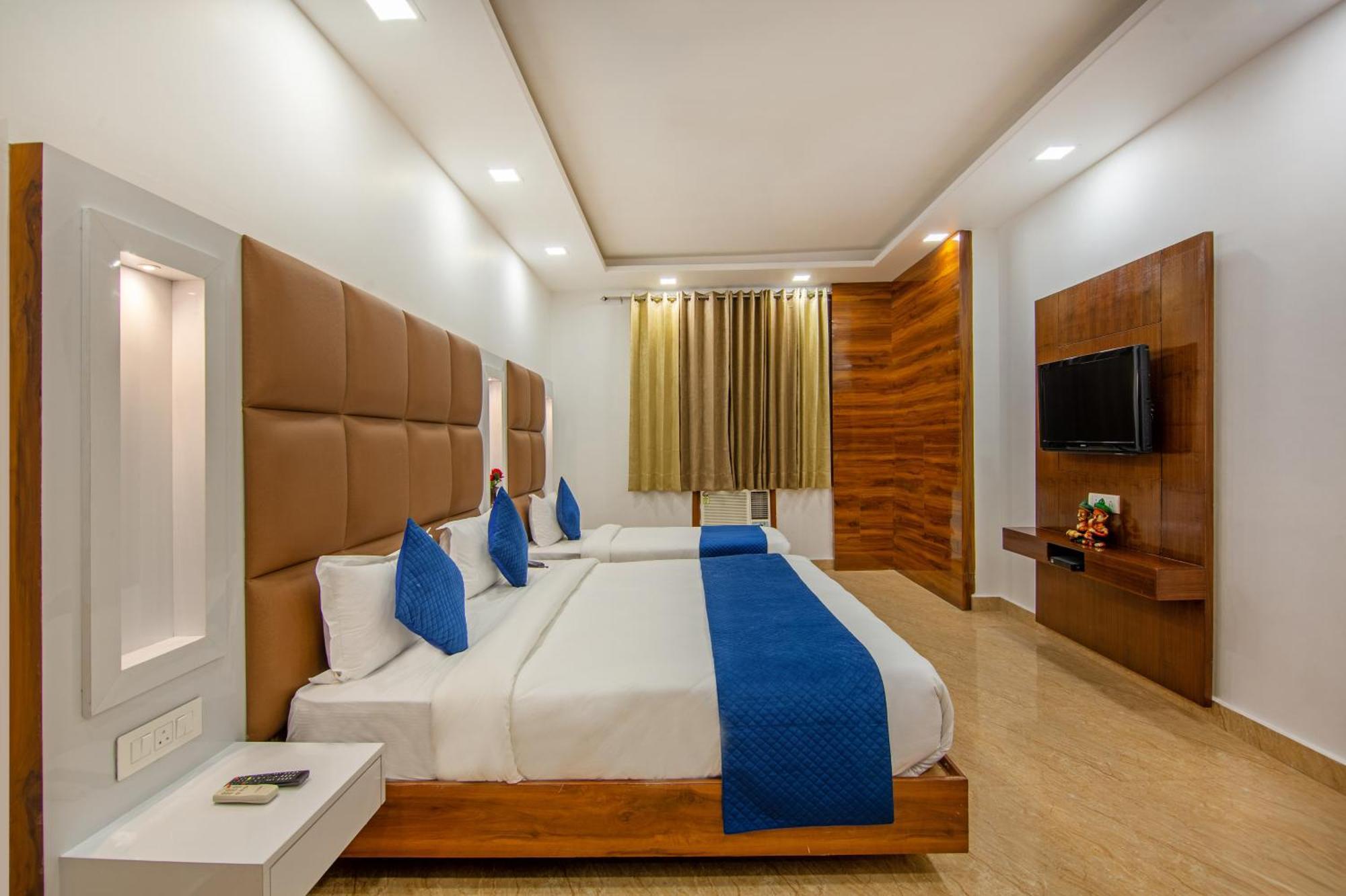 Rahul Palace By Golden Tree Near Metro Station And Ajmal Khan Market نيودلهي المظهر الخارجي الصورة