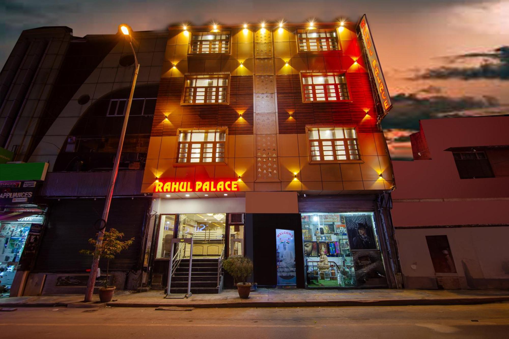 Rahul Palace By Golden Tree Near Metro Station And Ajmal Khan Market نيودلهي المظهر الخارجي الصورة