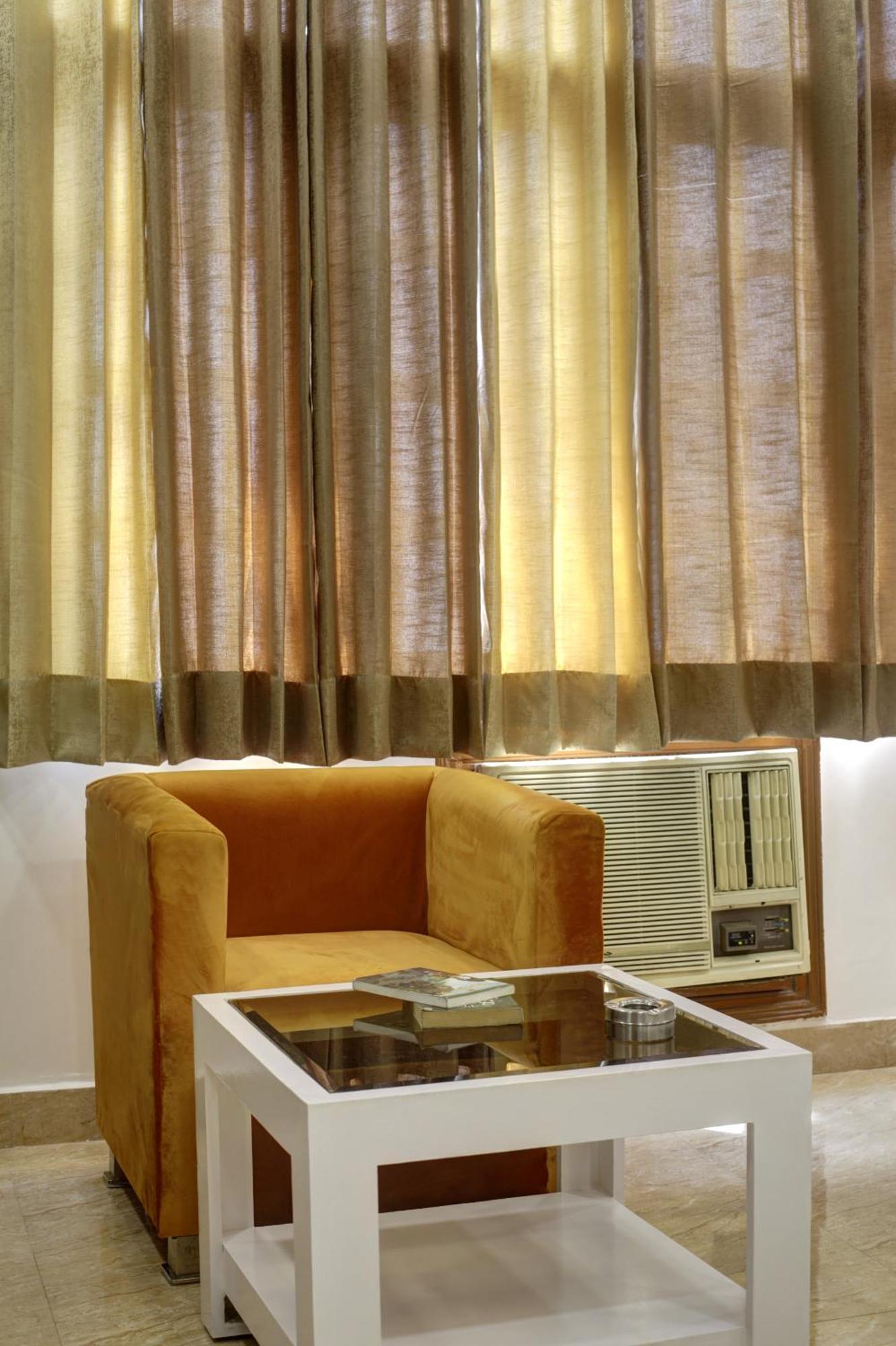 Rahul Palace By Golden Tree Near Metro Station And Ajmal Khan Market نيودلهي المظهر الخارجي الصورة