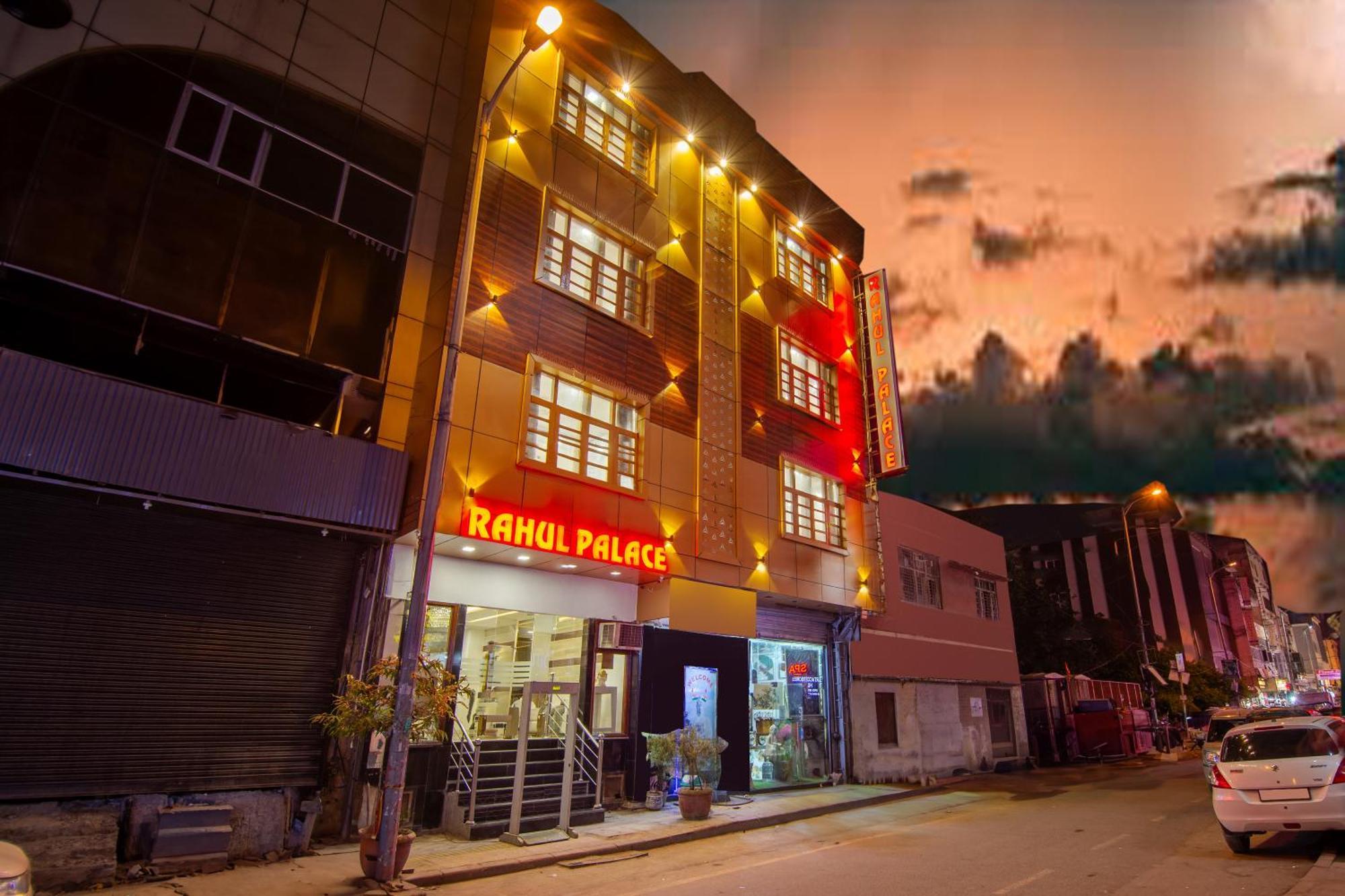 Rahul Palace By Golden Tree Near Metro Station And Ajmal Khan Market نيودلهي المظهر الخارجي الصورة