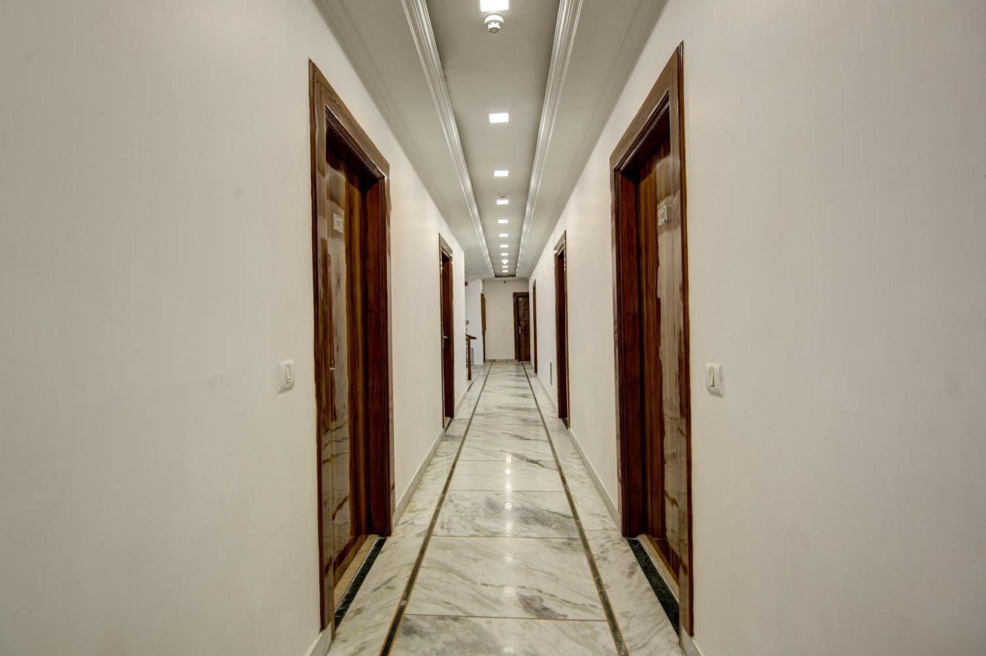 Rahul Palace By Golden Tree Near Metro Station And Ajmal Khan Market نيودلهي المظهر الخارجي الصورة