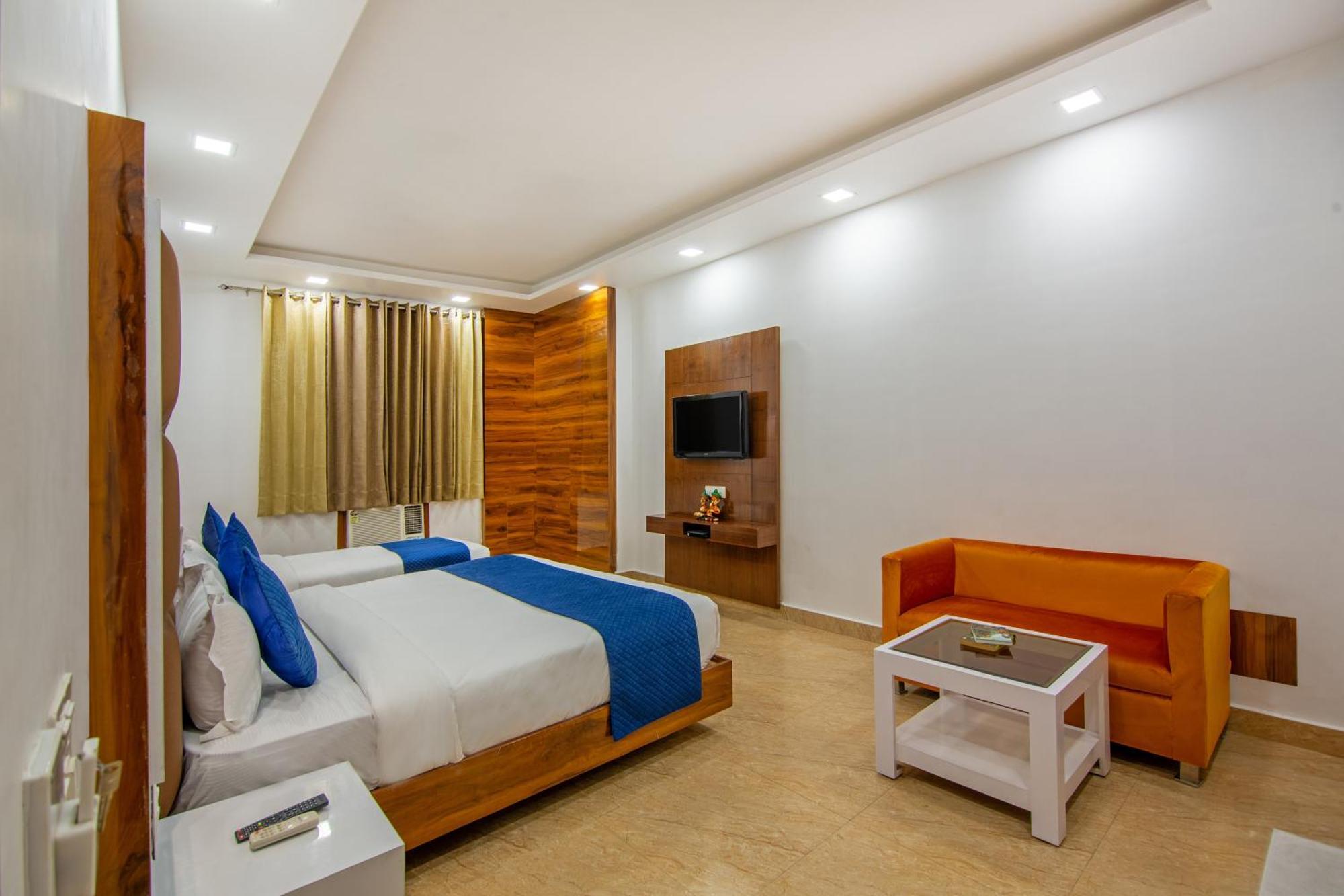 Rahul Palace By Golden Tree Near Metro Station And Ajmal Khan Market نيودلهي المظهر الخارجي الصورة