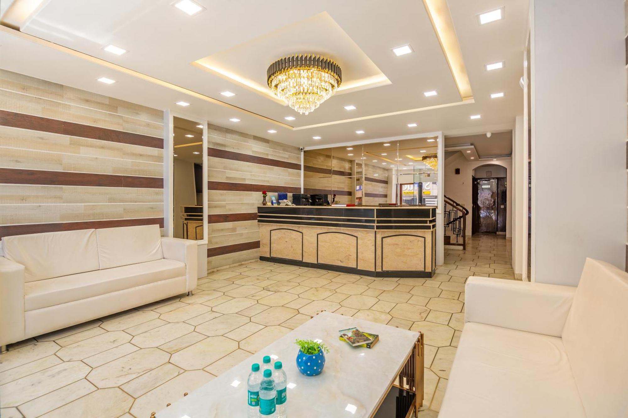 Rahul Palace By Golden Tree Near Metro Station And Ajmal Khan Market نيودلهي المظهر الخارجي الصورة