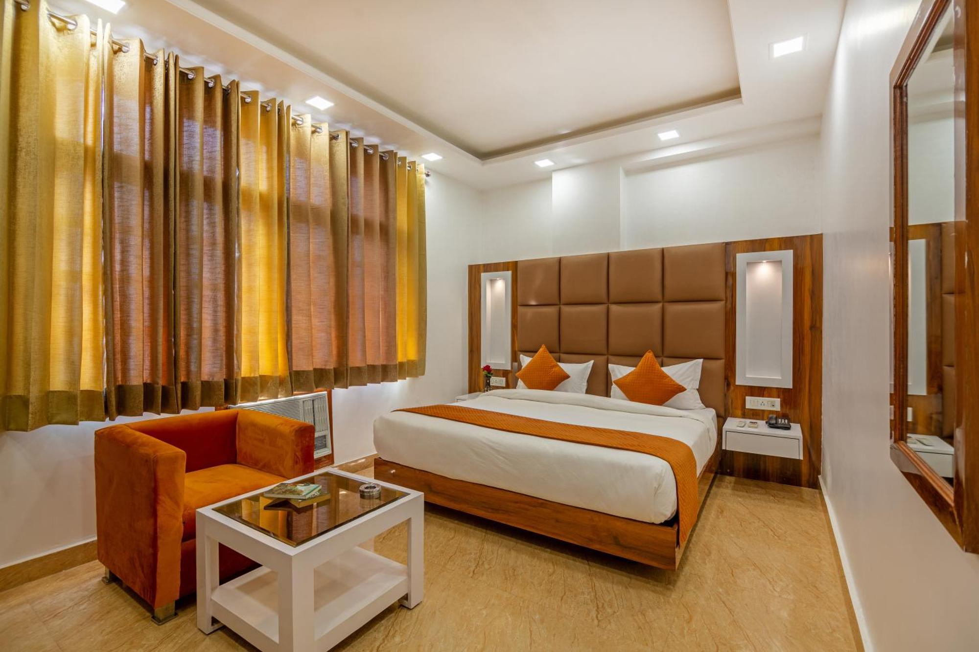 Rahul Palace By Golden Tree Near Metro Station And Ajmal Khan Market نيودلهي المظهر الخارجي الصورة