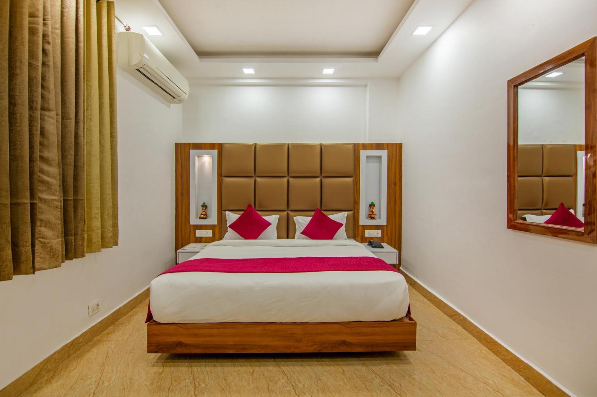Rahul Palace By Golden Tree Near Metro Station And Ajmal Khan Market نيودلهي المظهر الخارجي الصورة