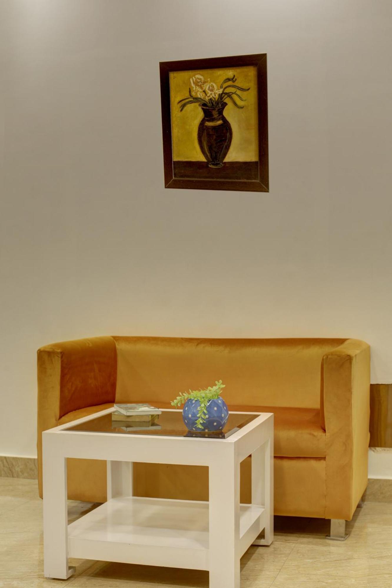 Rahul Palace By Golden Tree Near Metro Station And Ajmal Khan Market نيودلهي المظهر الخارجي الصورة