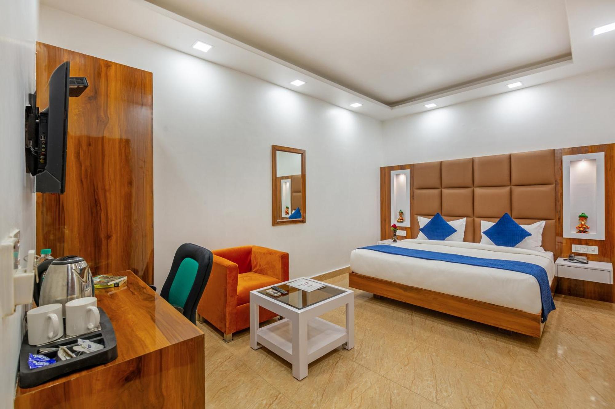 Rahul Palace By Golden Tree Near Metro Station And Ajmal Khan Market نيودلهي المظهر الخارجي الصورة