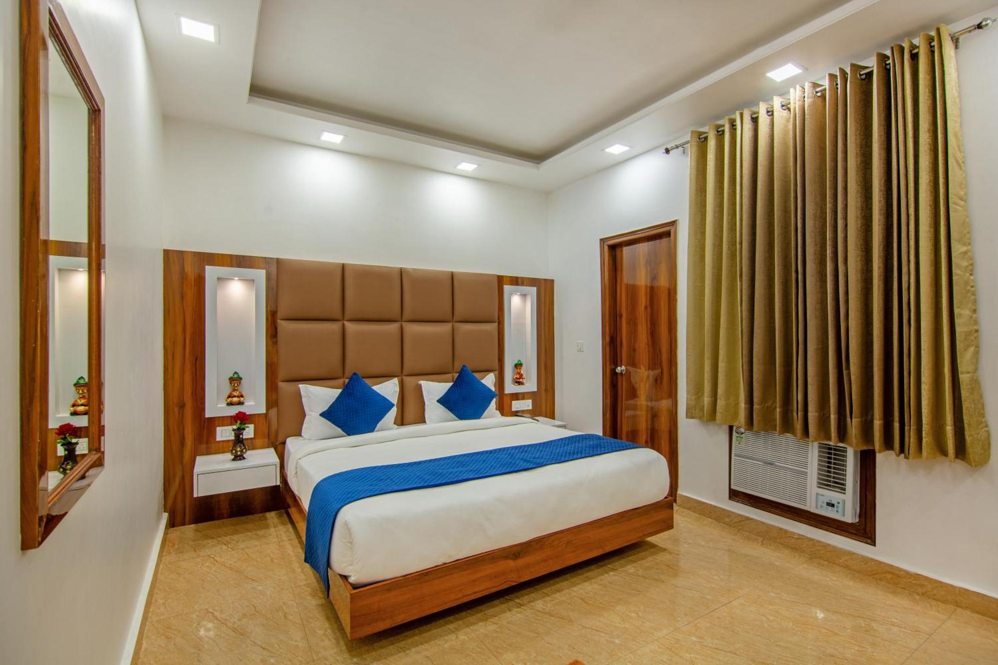 Rahul Palace By Golden Tree Near Metro Station And Ajmal Khan Market نيودلهي المظهر الخارجي الصورة