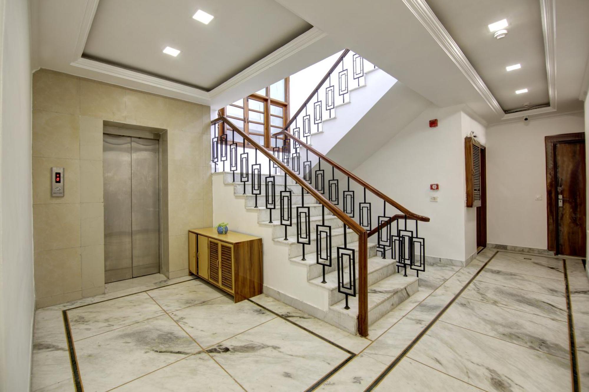 Rahul Palace By Golden Tree Near Metro Station And Ajmal Khan Market نيودلهي المظهر الخارجي الصورة