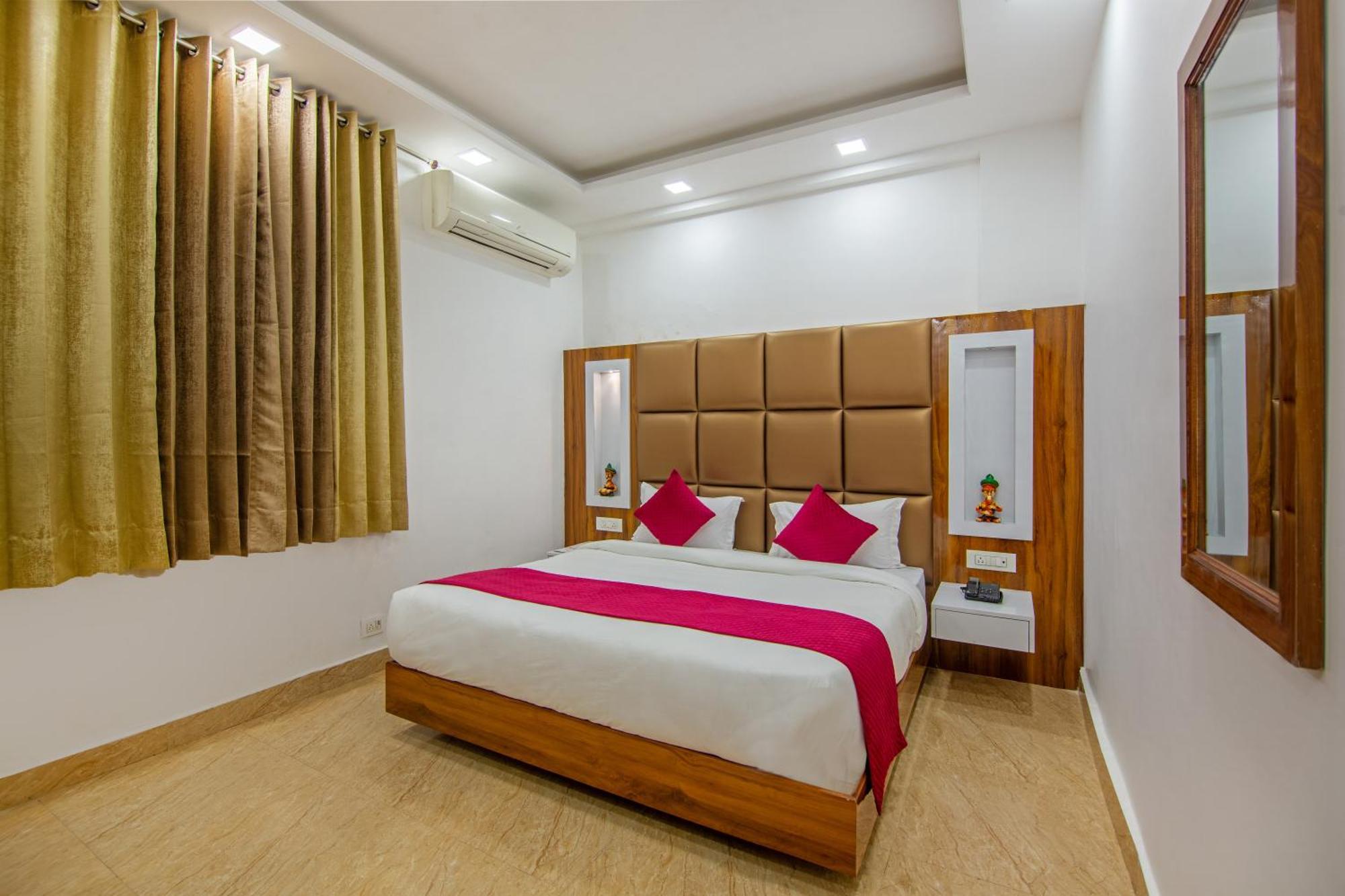 Rahul Palace By Golden Tree Near Metro Station And Ajmal Khan Market نيودلهي المظهر الخارجي الصورة