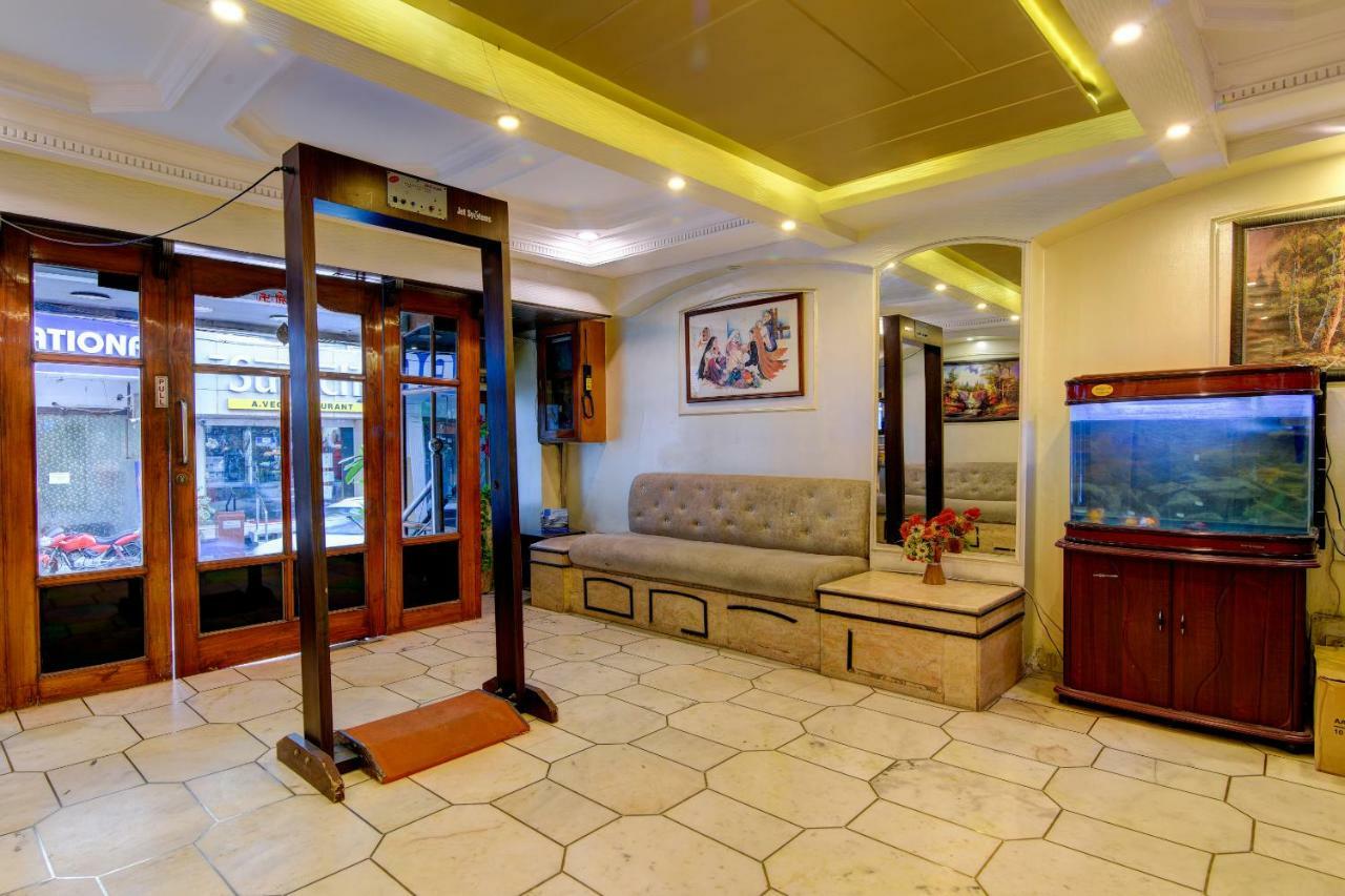 Rahul Palace By Golden Tree Near Metro Station And Ajmal Khan Market نيودلهي المظهر الخارجي الصورة