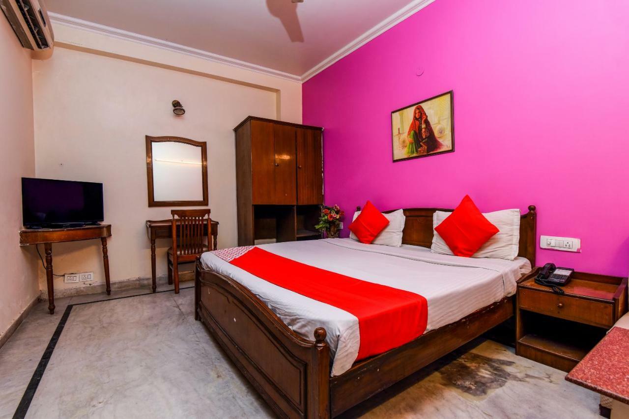 Rahul Palace By Golden Tree Near Metro Station And Ajmal Khan Market نيودلهي المظهر الخارجي الصورة