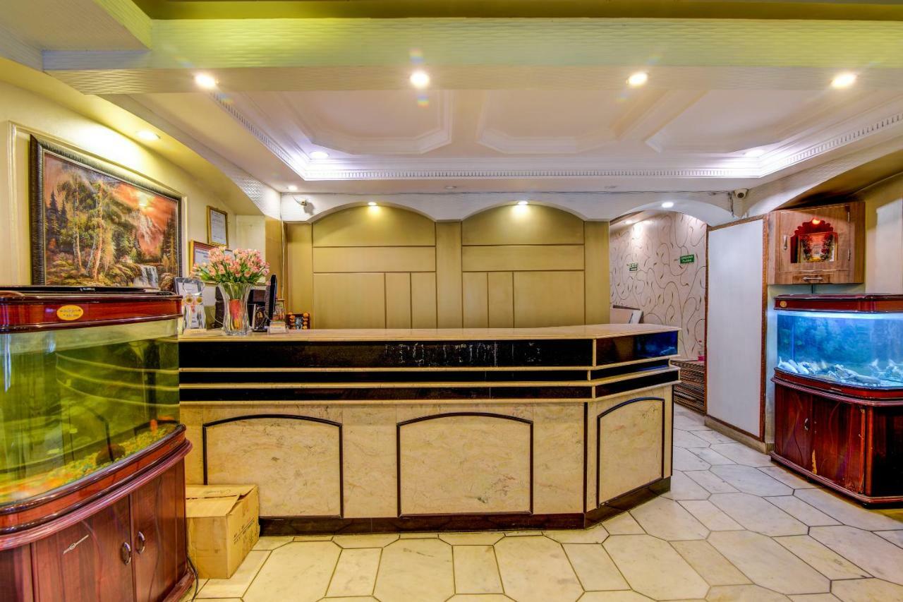 Rahul Palace By Golden Tree Near Metro Station And Ajmal Khan Market نيودلهي المظهر الخارجي الصورة