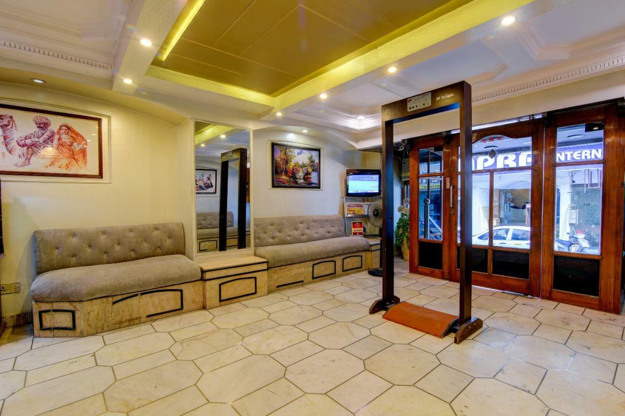 Rahul Palace By Golden Tree Near Metro Station And Ajmal Khan Market نيودلهي المظهر الخارجي الصورة