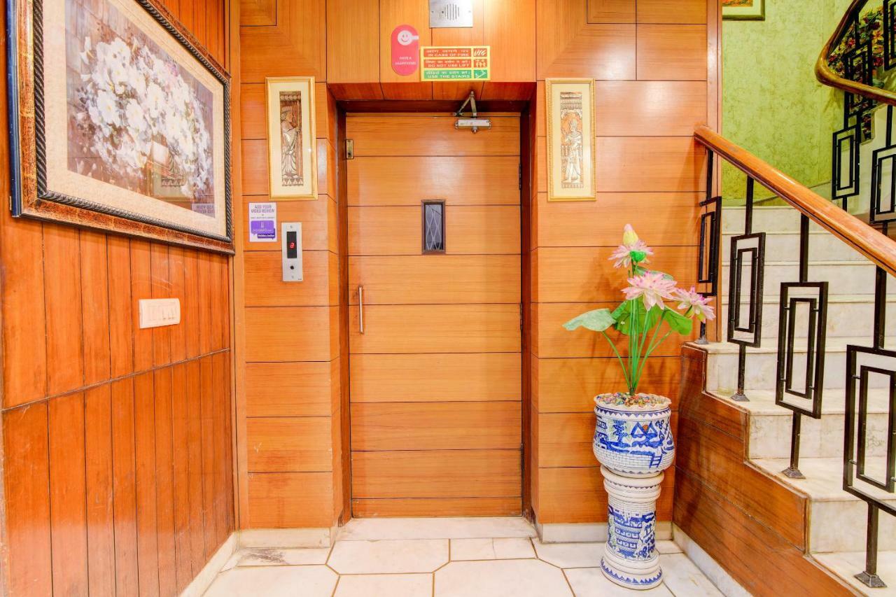 Rahul Palace By Golden Tree Near Metro Station And Ajmal Khan Market نيودلهي المظهر الخارجي الصورة