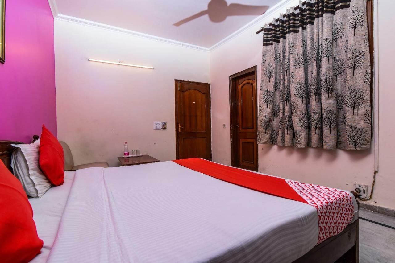 Rahul Palace By Golden Tree Near Metro Station And Ajmal Khan Market نيودلهي المظهر الخارجي الصورة