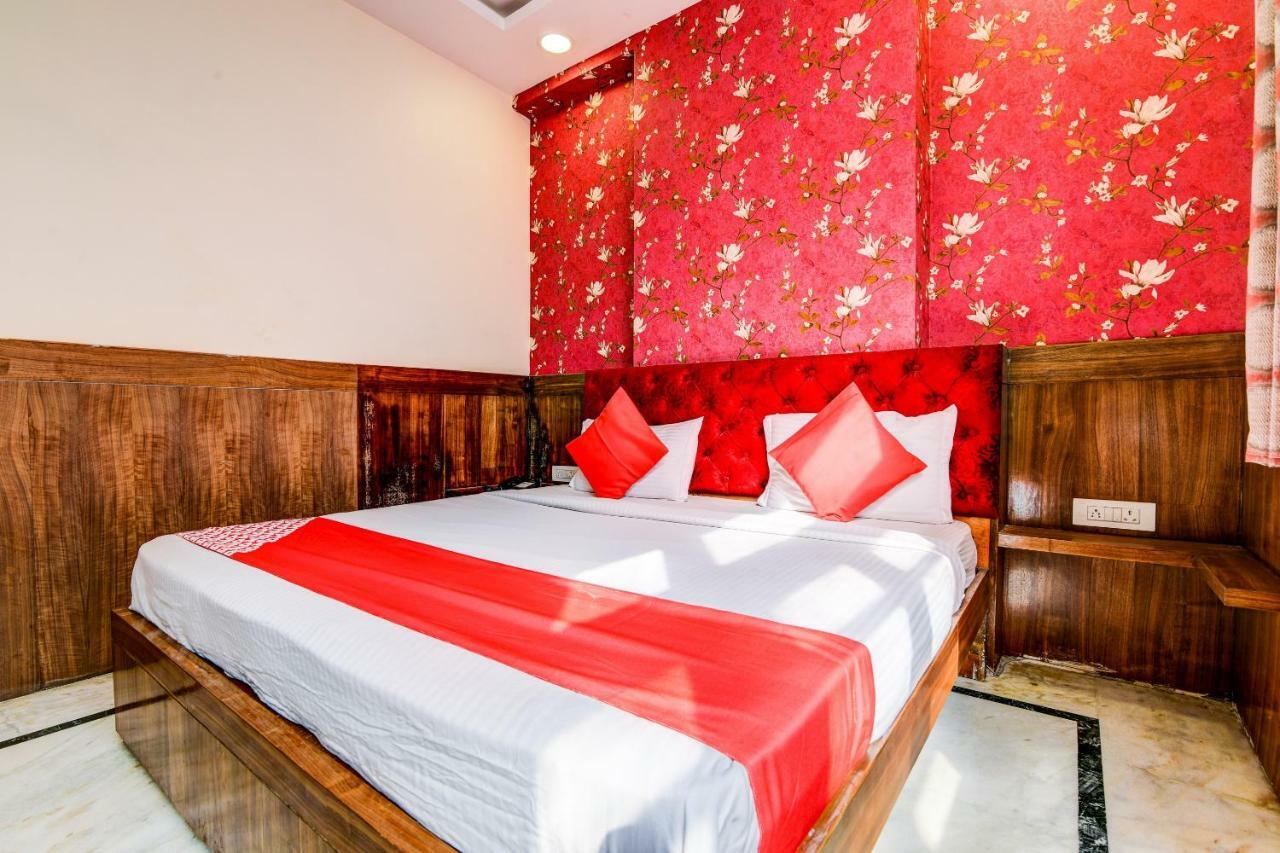 Rahul Palace By Golden Tree Near Metro Station And Ajmal Khan Market نيودلهي المظهر الخارجي الصورة