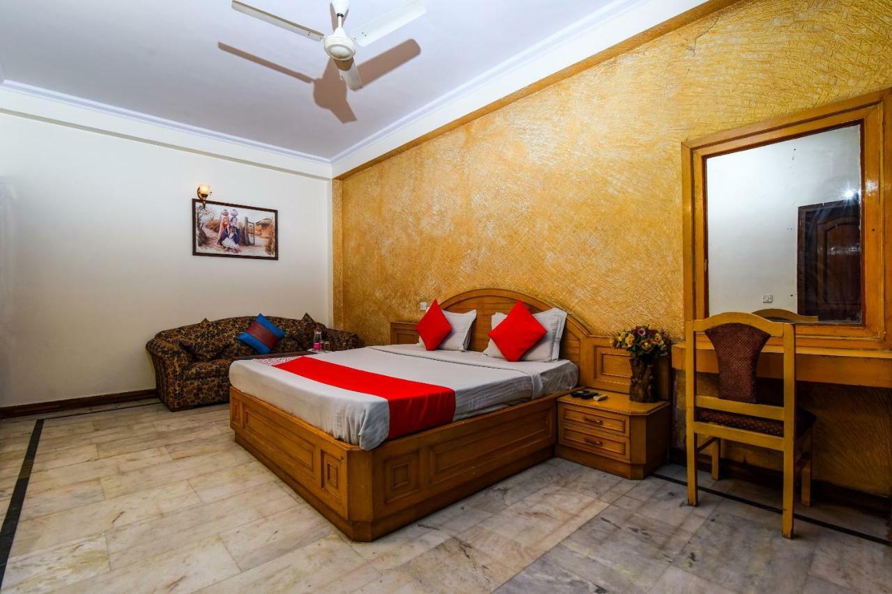 Rahul Palace By Golden Tree Near Metro Station And Ajmal Khan Market نيودلهي المظهر الخارجي الصورة