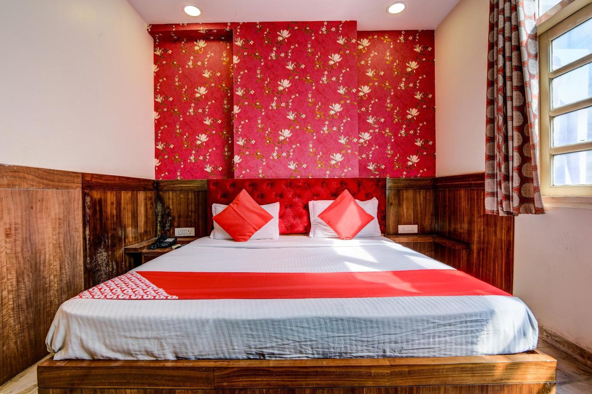 Rahul Palace By Golden Tree Near Metro Station And Ajmal Khan Market نيودلهي المظهر الخارجي الصورة