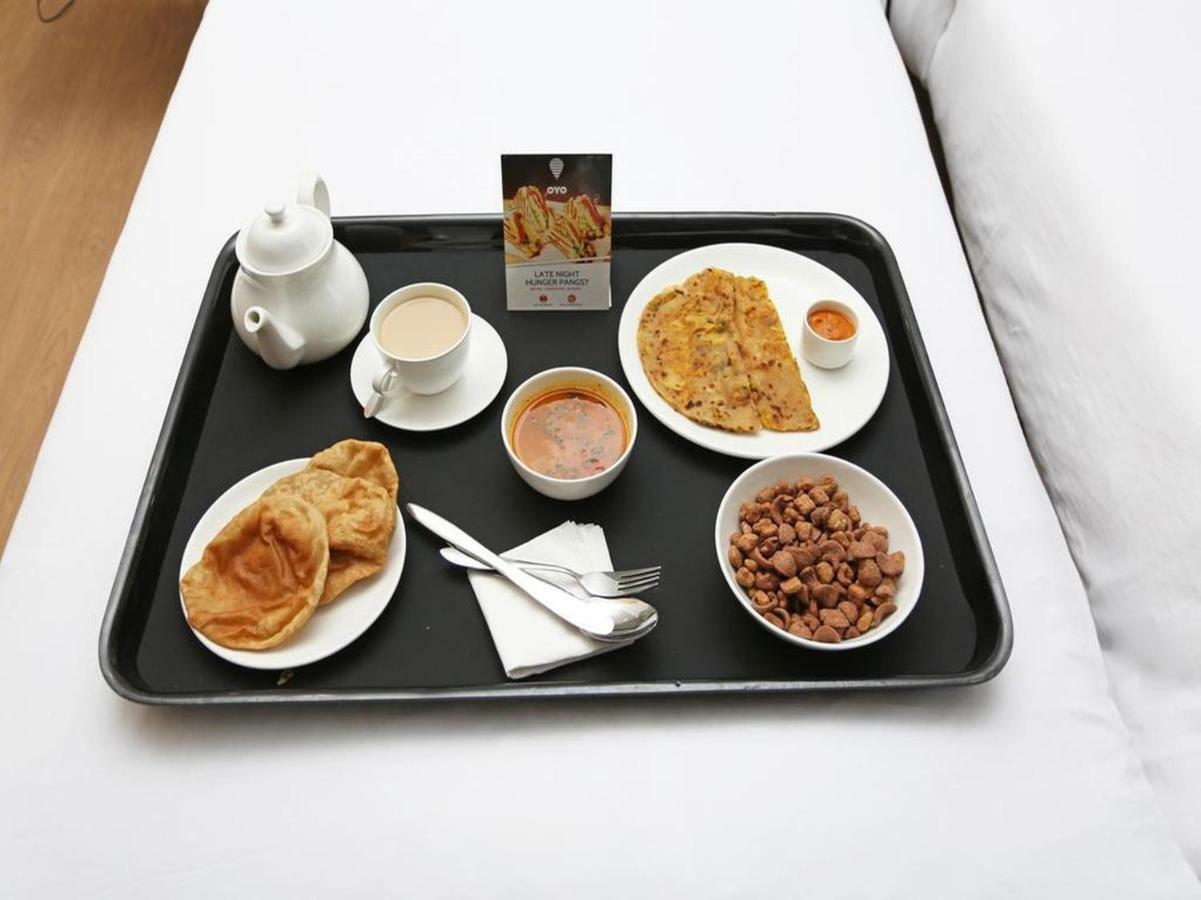 Rahul Palace By Golden Tree Near Metro Station And Ajmal Khan Market نيودلهي المظهر الخارجي الصورة